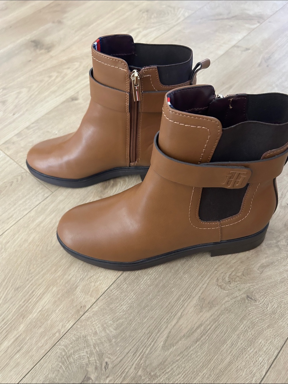 Tommy Hilfiger Low Stacked Ankle Booties, Tan, size 9.5, NWT, No box